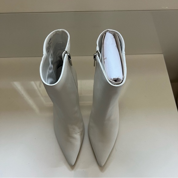 Women’s white/cream colour Vince Camuto ankle bootie, size 6.5, NWT, never worn - Picture 5 of 7